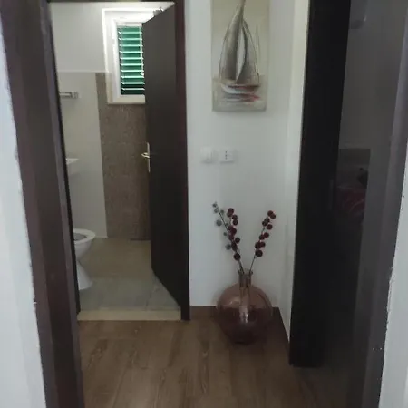 Obiteljska Kuca Za Odmor Futura * Milna