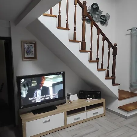 Obiteljska Kuca Za Odmor Futura Nyaraló
