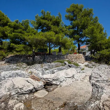 Obiteljska Kuca Za Odmor Futura Feriehus Milna (Brac)