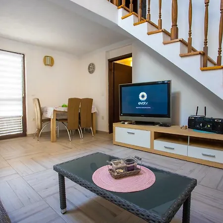 Obiteljska Kuca Za Odmor Futura Feriehus Milna (Brac)