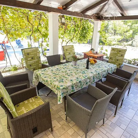 Obiteljska Kuca Za Odmor Futura Holiday home